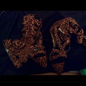 Women’s high heel strap cutout shoes.